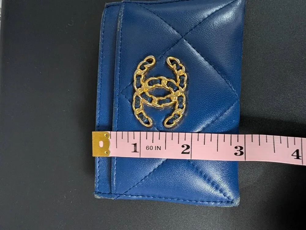 Chanel 19 card holder Quilted leather